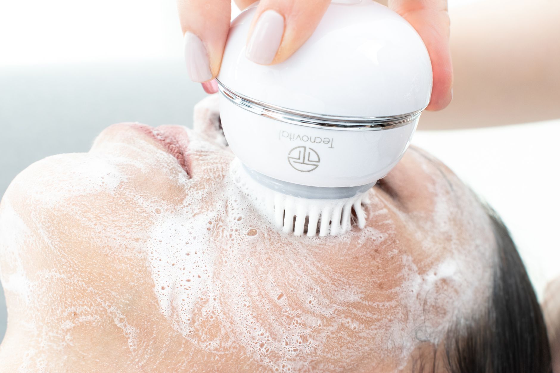 Facial Cleansing Brush Not Spinning: Causes and How to Fix It 1 Illustration for: Facial Cleansing Brush Not Spinning: Causes and How to Fix It